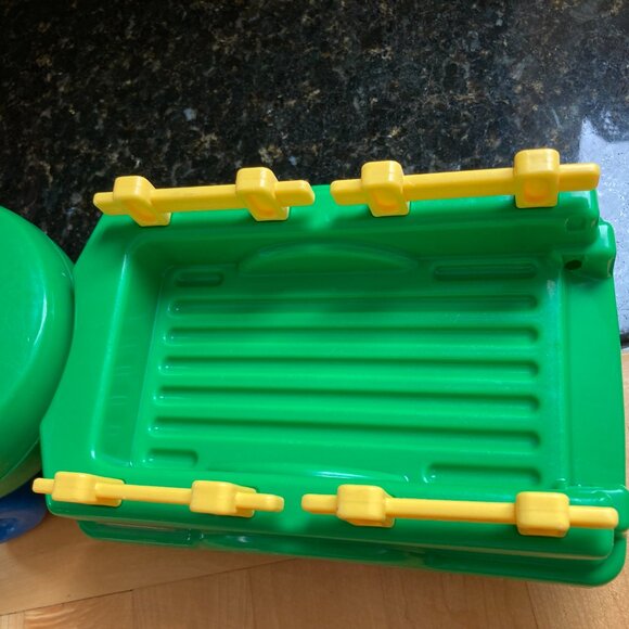 Vintage Little Tikes Toddle Tots GREEN FARM TRUCK Tractor Hauler With Two People - Picture 4 of 4